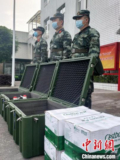 武警宜宾支队兴文中队第一时间做好救援准备。 武警宜宾支队兴文中队供图 武警宜宾支队兴文中队第一时间做好救援准备。 武警宜宾支队兴文中队供图