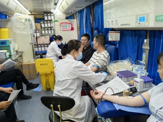 【秋雨润爱心 热血暖龙堌】巨野县龙堌镇干部群众踊跃参与无偿献血活动