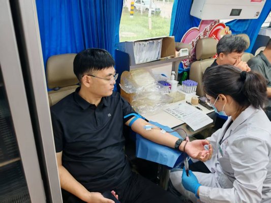 【爱心传递 雨润真情】巨野县董官屯镇政府组织无偿献血活动