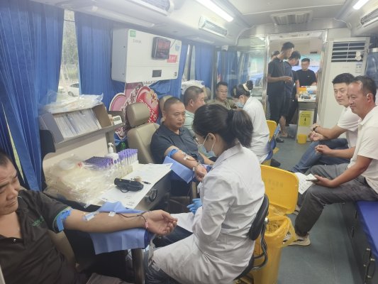 【爱心传递 雨润真情】巨野县董官屯镇政府组织无偿献血活动