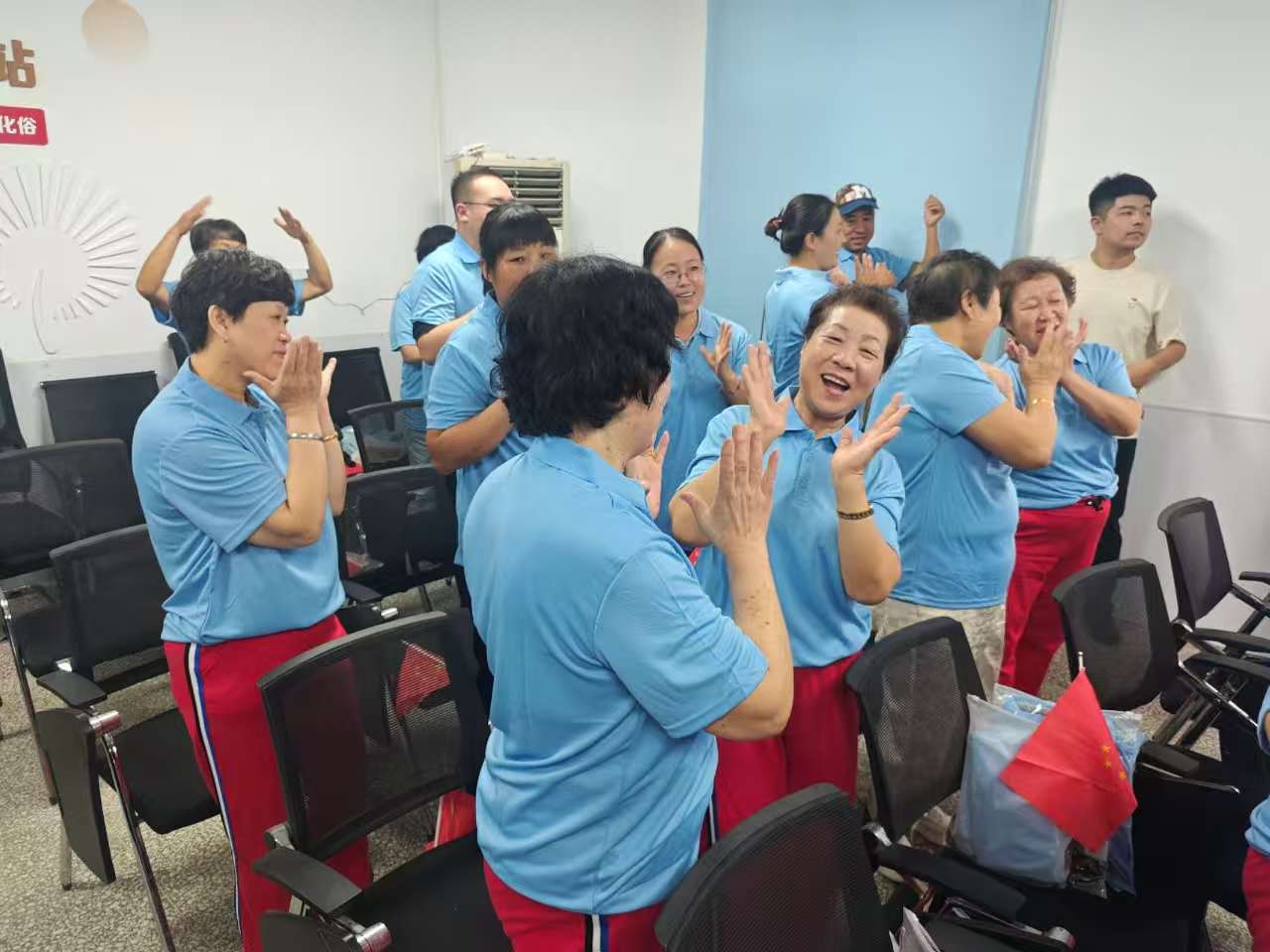 让群众沉浸在文化社区的鲜活图景里——崂山区加快推动文化“两创”与精神文明建设深度融合，把服务送到群众家门口