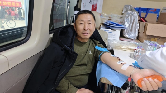 菏泽市中心血站积极参与&ldquo;学雷锋&rdquo;志愿服务大集 市民踊跃献血传递爱心