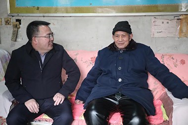 平邑县委副书记代县长王玉东到仲村镇走访慰问困难户并调研督导企业