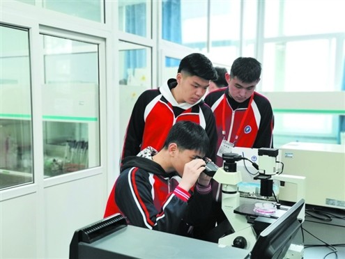 山东省济南第十一中学让每一位学生都能闪闪发光