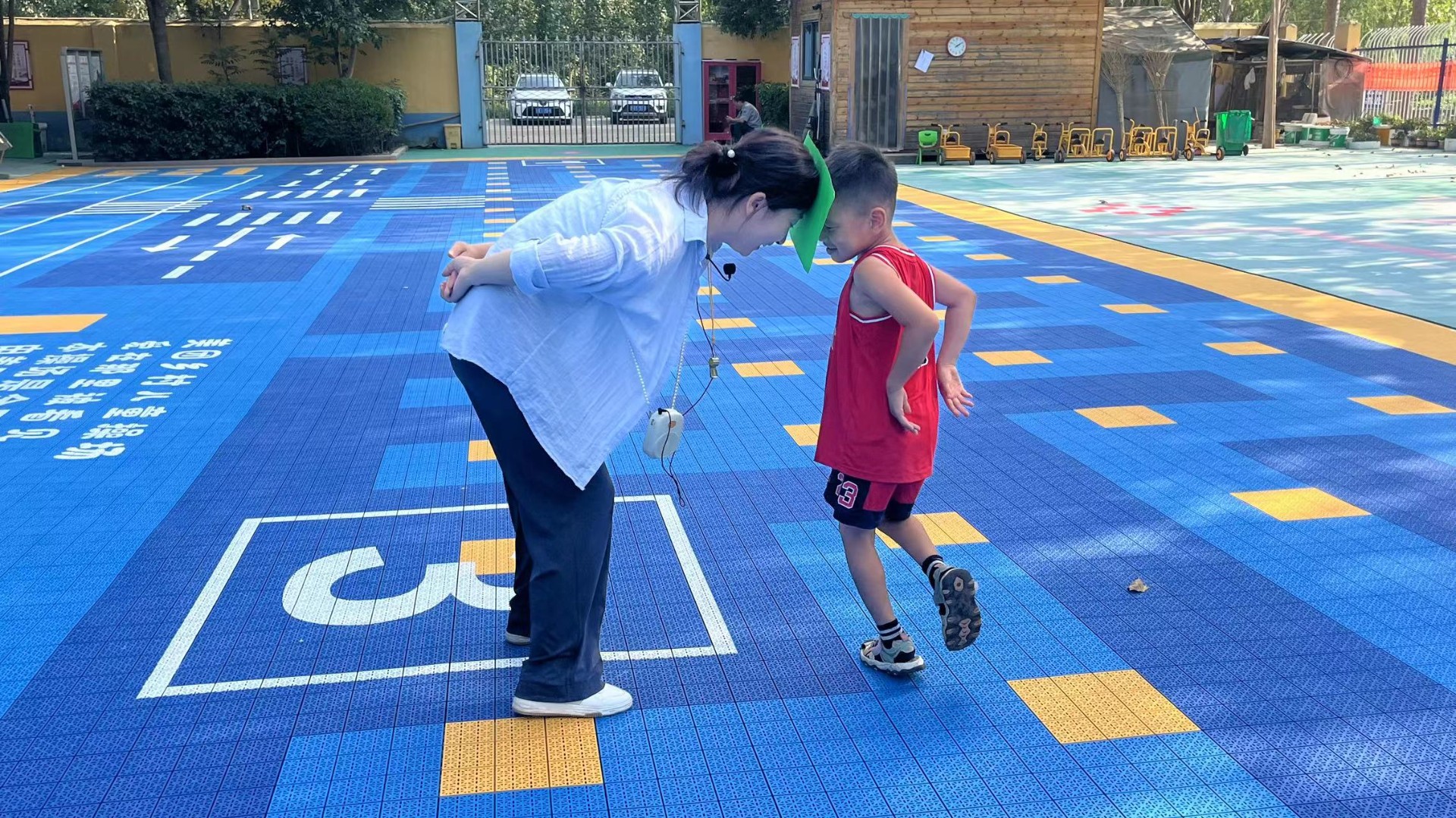 菏泽鲁西新区陈集镇保宁幼儿园开展齐头并进体育游戏活动